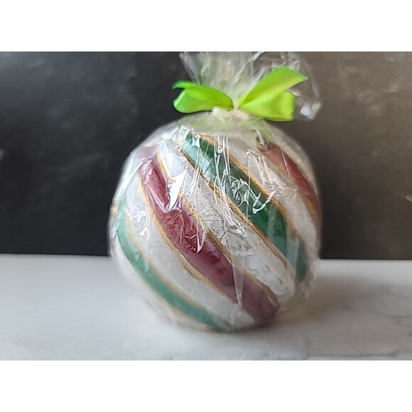 Candy cane Swirl Christmas Candle - Picture 2 of 10